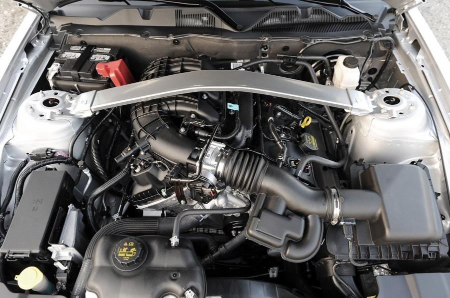  Ford Mustang V6 2012 года  (фото 96 из 133)